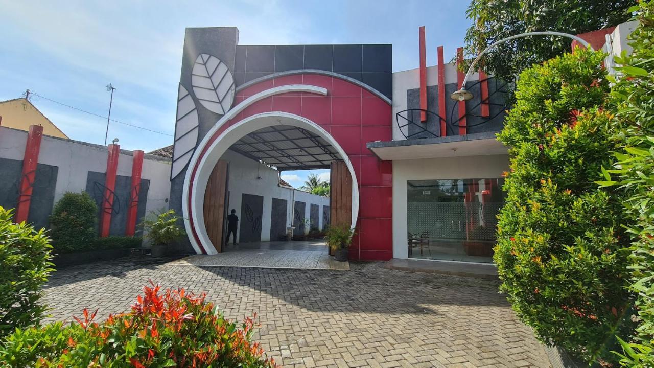 Oyo 90831 Hotel Gardenia Prambanan Surakarta  Екстер'єр фото