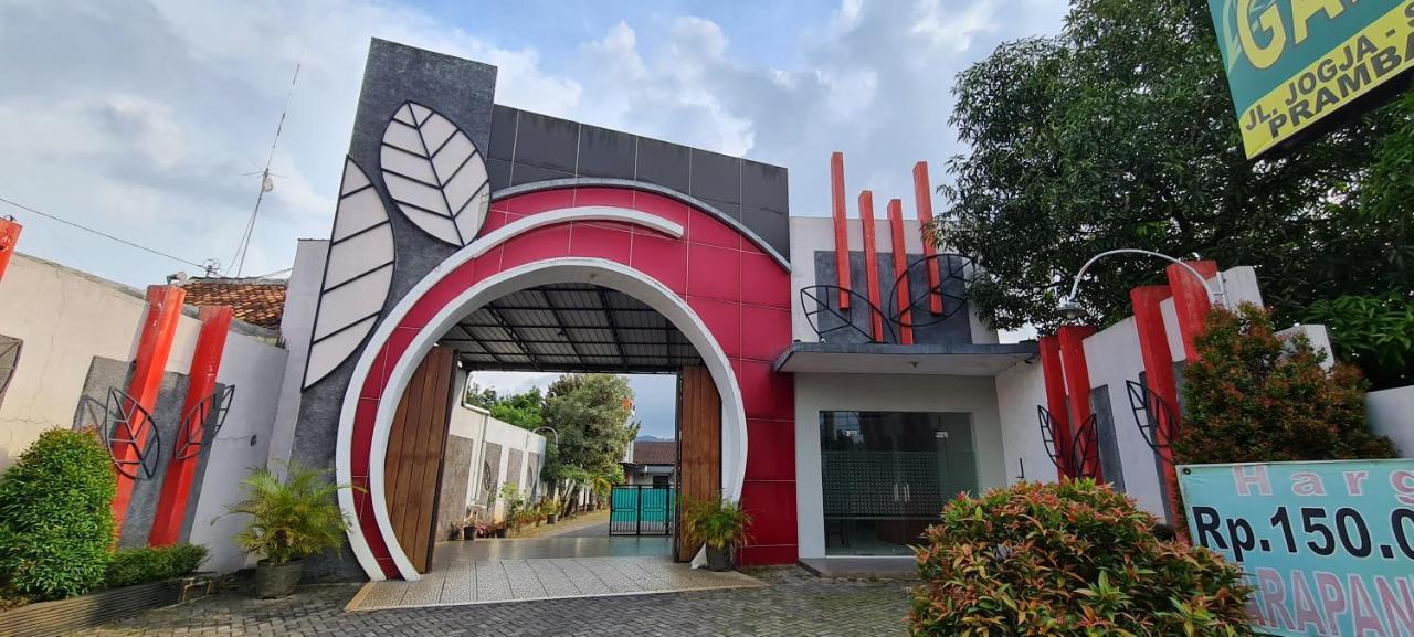 Oyo 90831 Hotel Gardenia Prambanan Джок'якарта Екстер'єр фото