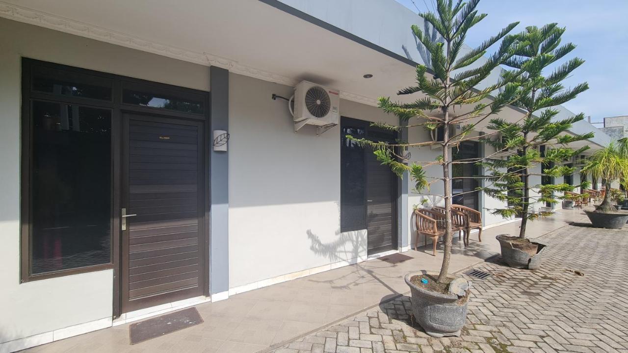 Oyo 90831 Hotel Gardenia Prambanan Джок'якарта Екстер'єр фото