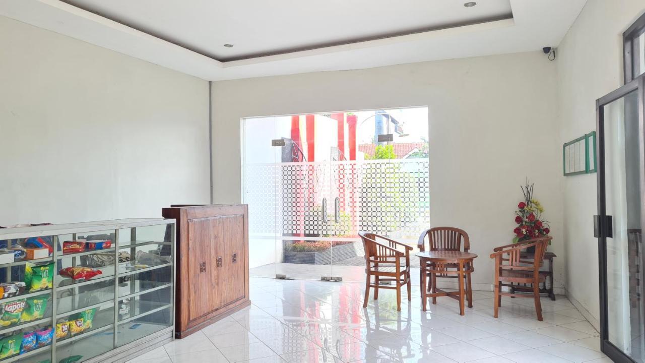 Oyo 90831 Hotel Gardenia Prambanan Surakarta  Екстер'єр фото