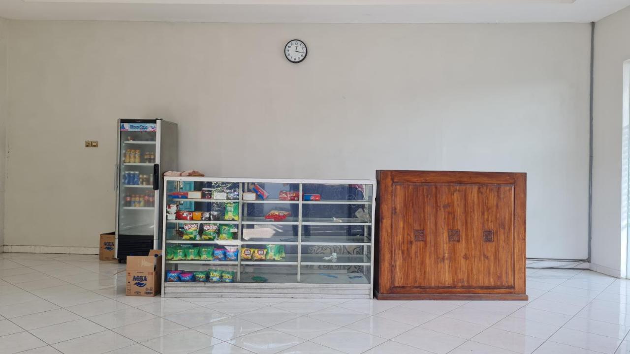 Oyo 90831 Hotel Gardenia Prambanan Surakarta  Екстер'єр фото