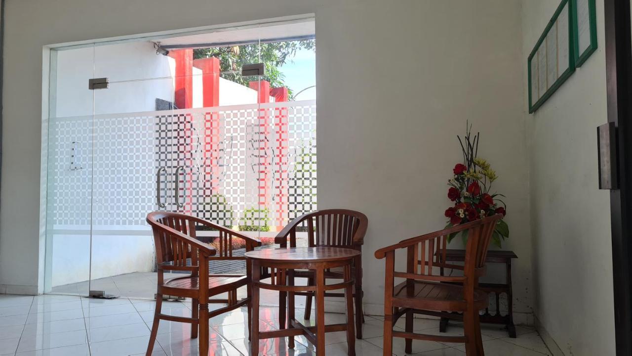 Oyo 90831 Hotel Gardenia Prambanan Surakarta  Екстер'єр фото