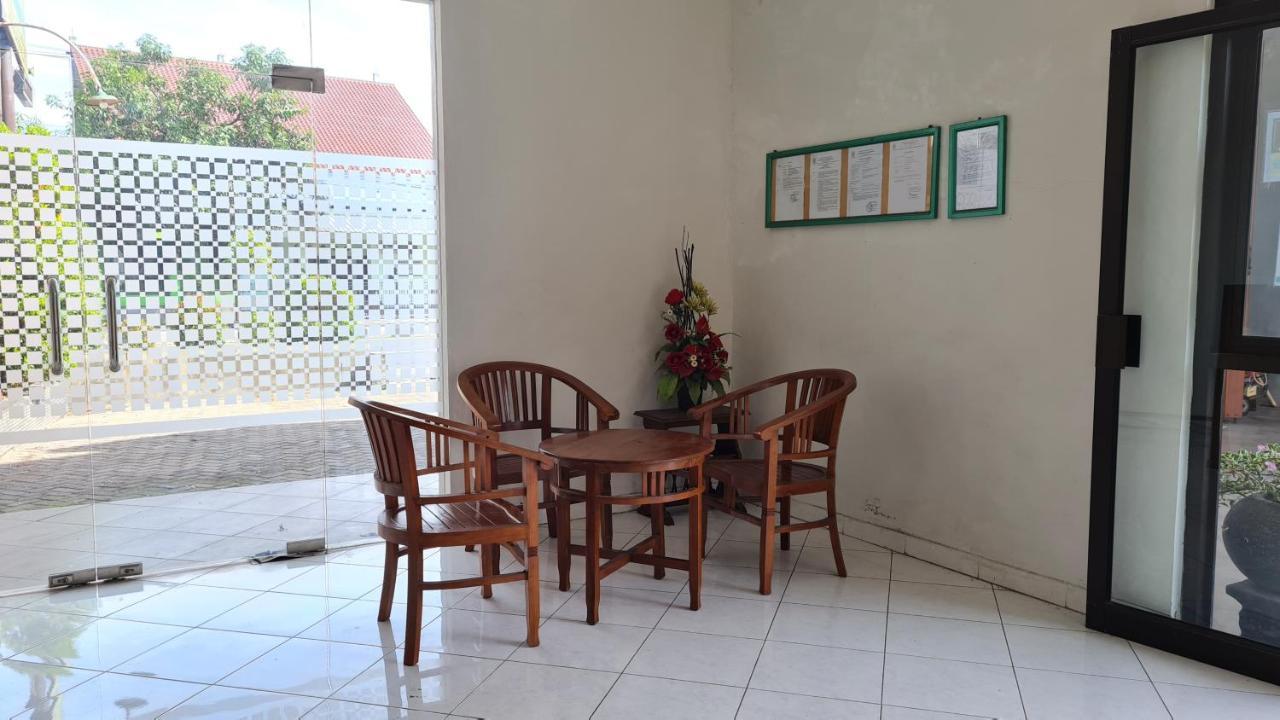 Oyo 90831 Hotel Gardenia Prambanan Surakarta  Екстер'єр фото
