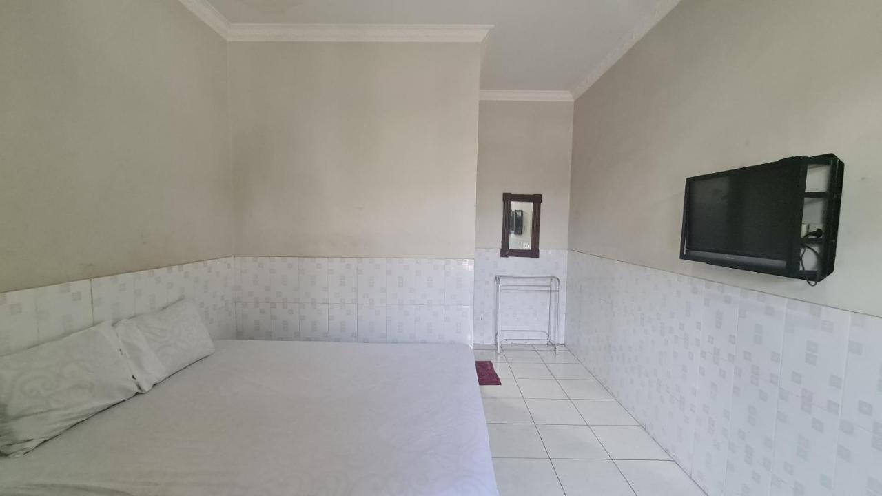 Oyo 90831 Hotel Gardenia Prambanan Surakarta  Екстер'єр фото